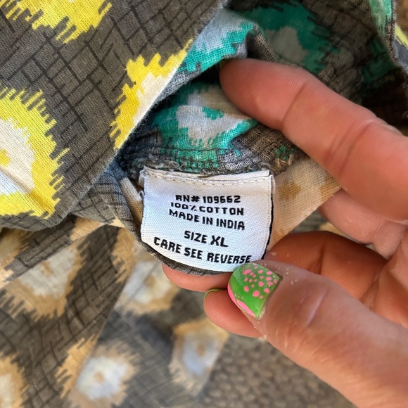 Vibrant Multicolor Patterned Relaxed button down. - Picture 3 of 7